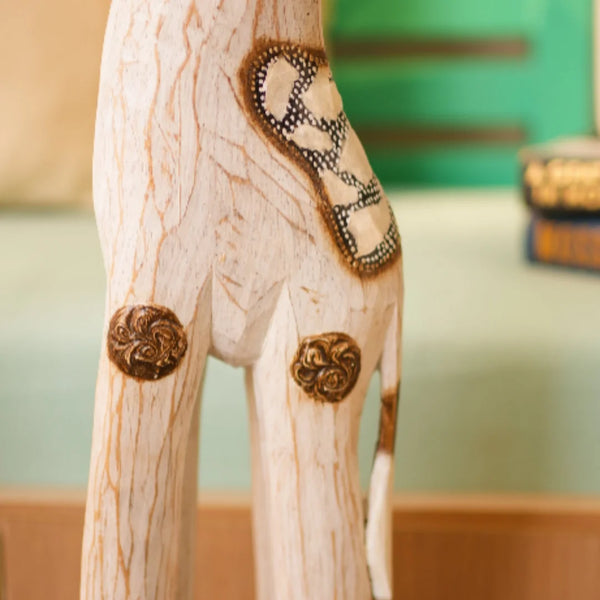 #WhiteWobblyGiraffe