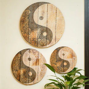 #GreyWhiteYinYanAccent