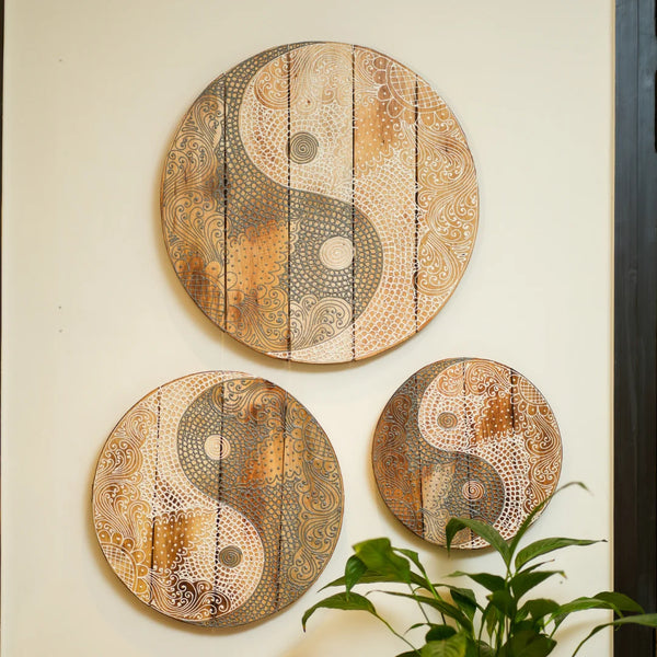 #GreyWhiteYinYanAccent