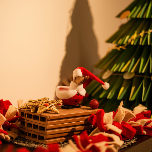TIMBER KALA’S OVAL SANTA DUCK FOR DECOR