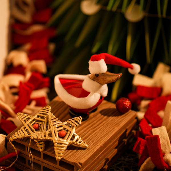 TIMBER KALA’S OVAL SANTA DUCK FOR DECOR